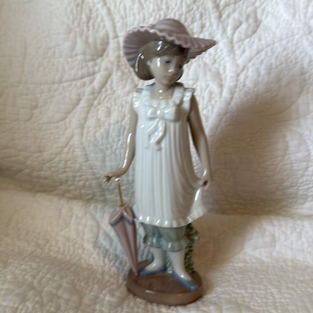 Lladro NAO “April Showers” #1126, glossy porcelain; made in Spain